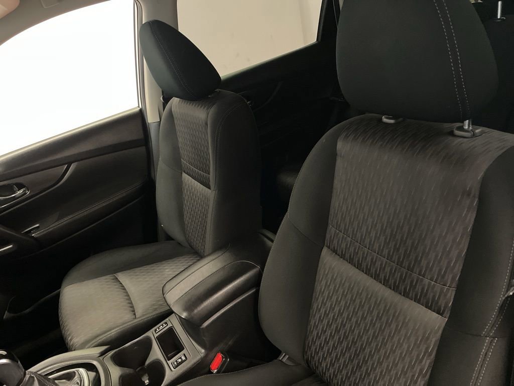 Used 2020 Nissan Rogue SV w/ Premium Package image 18