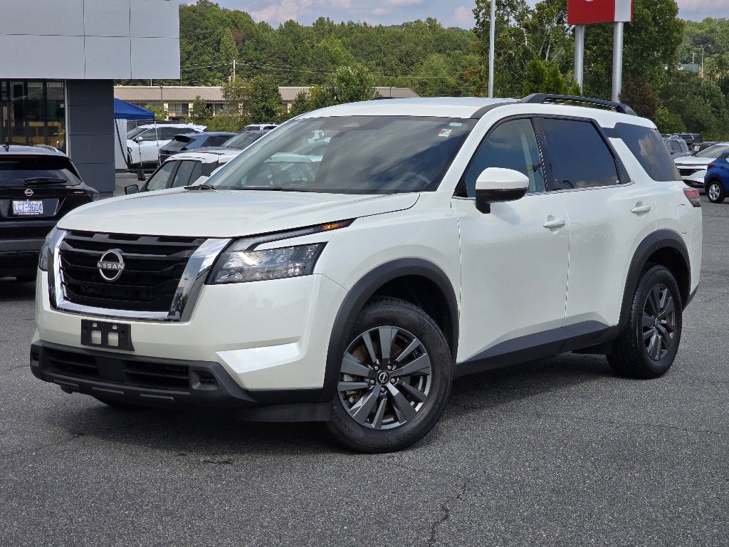 Used 2024 Nissan Pathfinder SV video 2