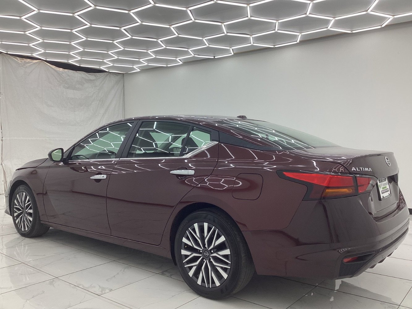 Used 2025 Nissan Altima 2.5 SV image 11