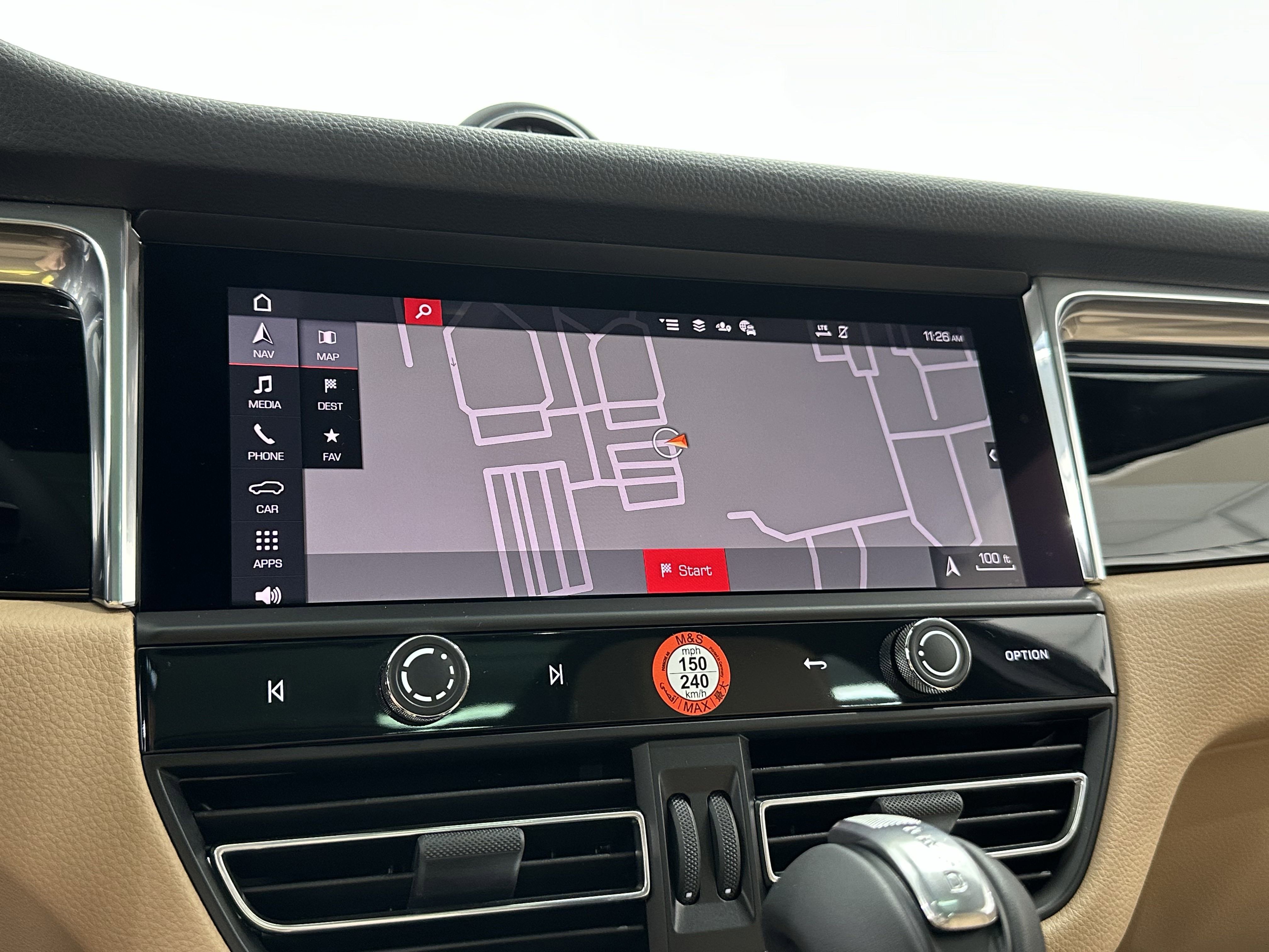 Certified 2025 Porsche Macan image 40