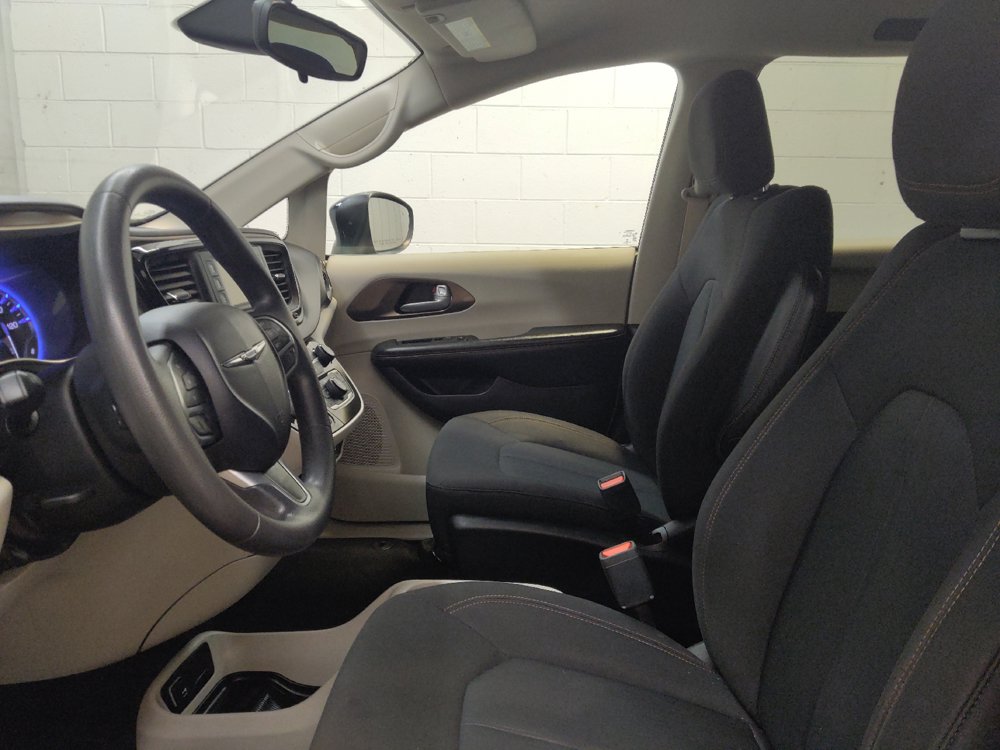 Used 2017 Chrysler Pacifica LX w/ Tire & Wheel Group FWD image 17