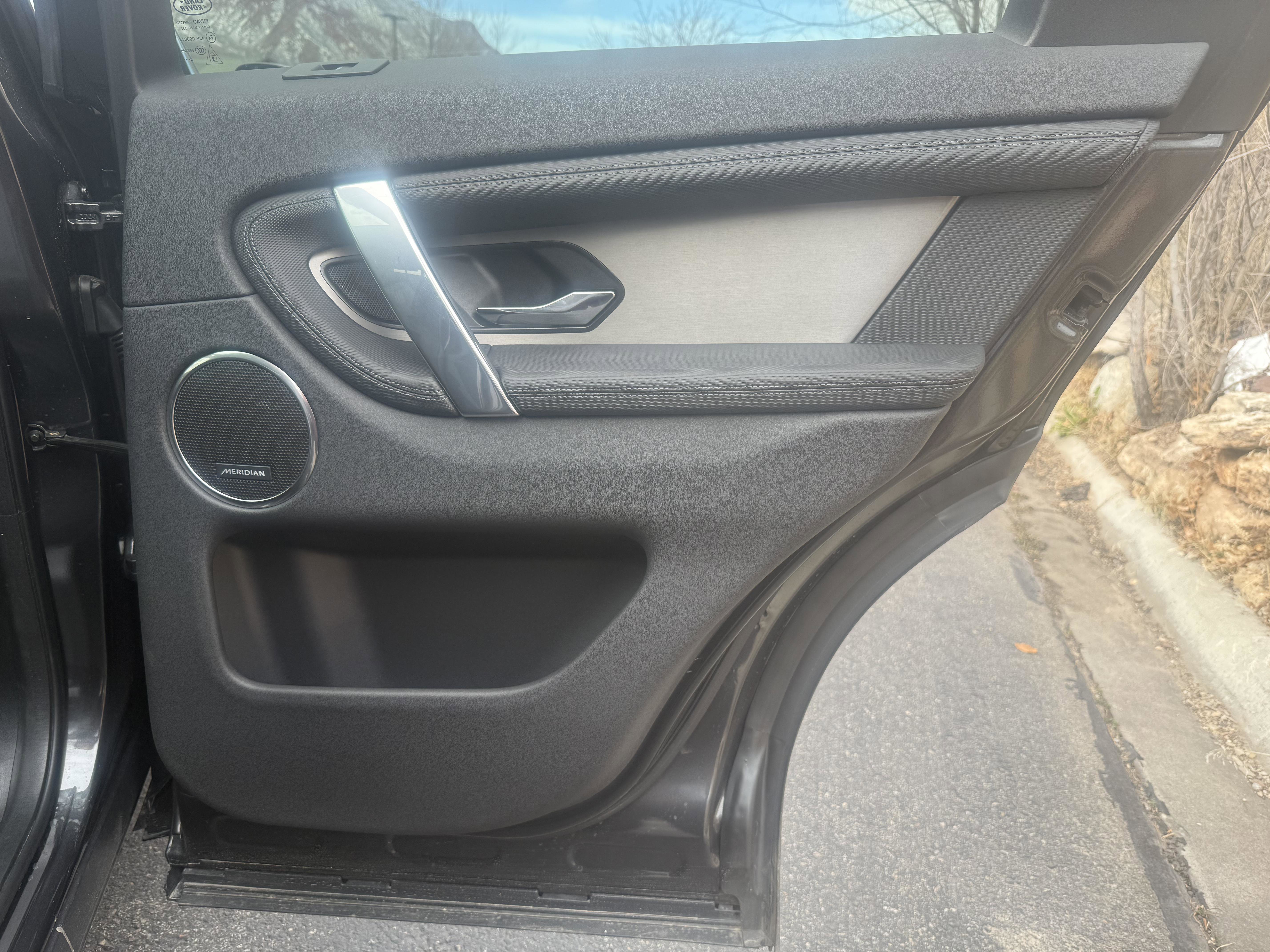 Used 2025 Land Rover Discovery Sport Dynamic SE image 41