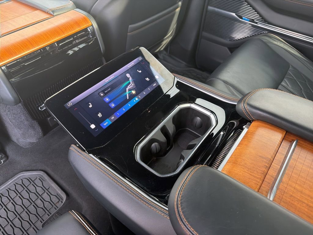 Used 2024 Jeep Grand Wagoneer L Series III image 20