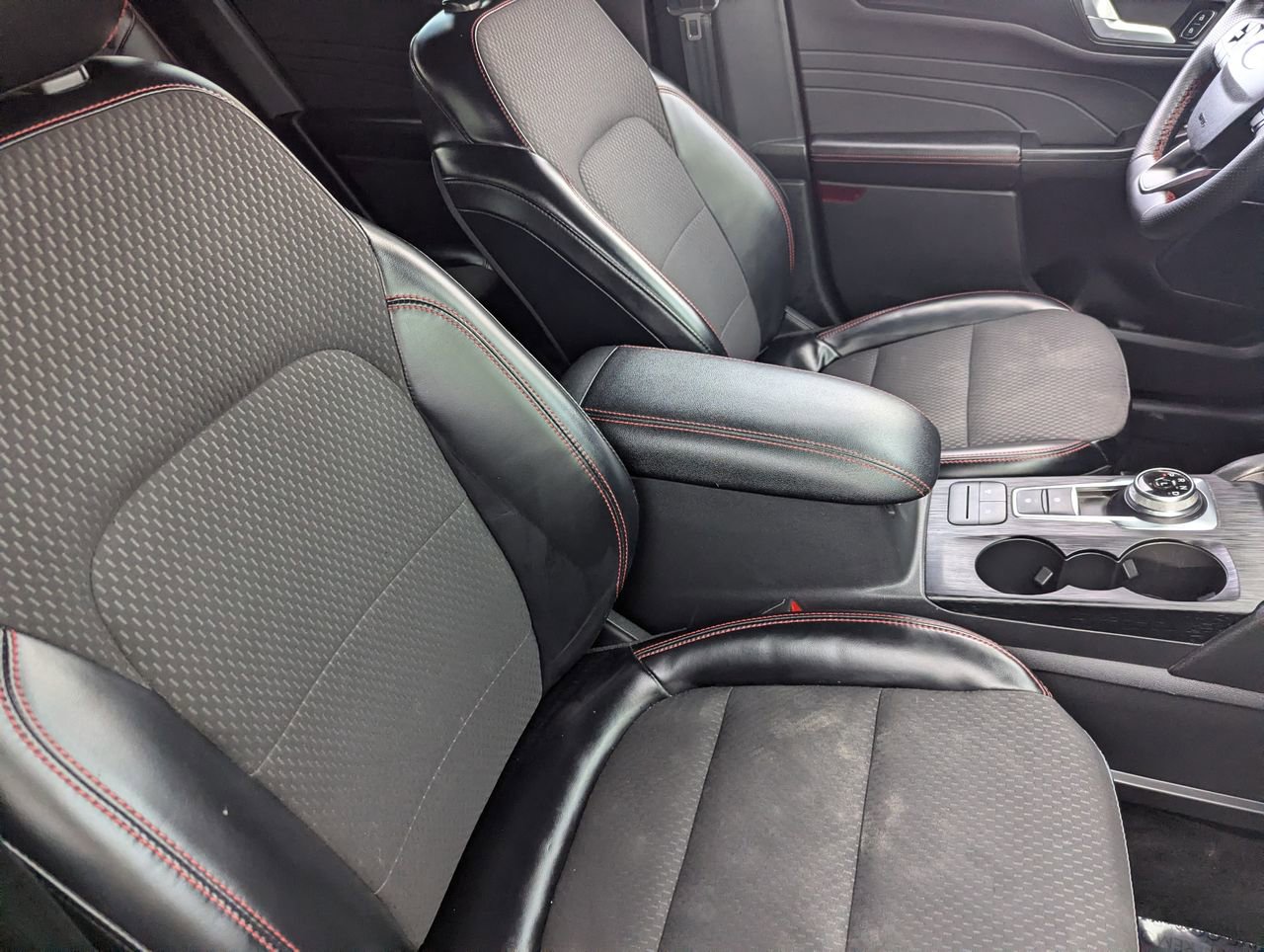 Used 2024 Ford Escape ST-Line AWD/4WD image 10