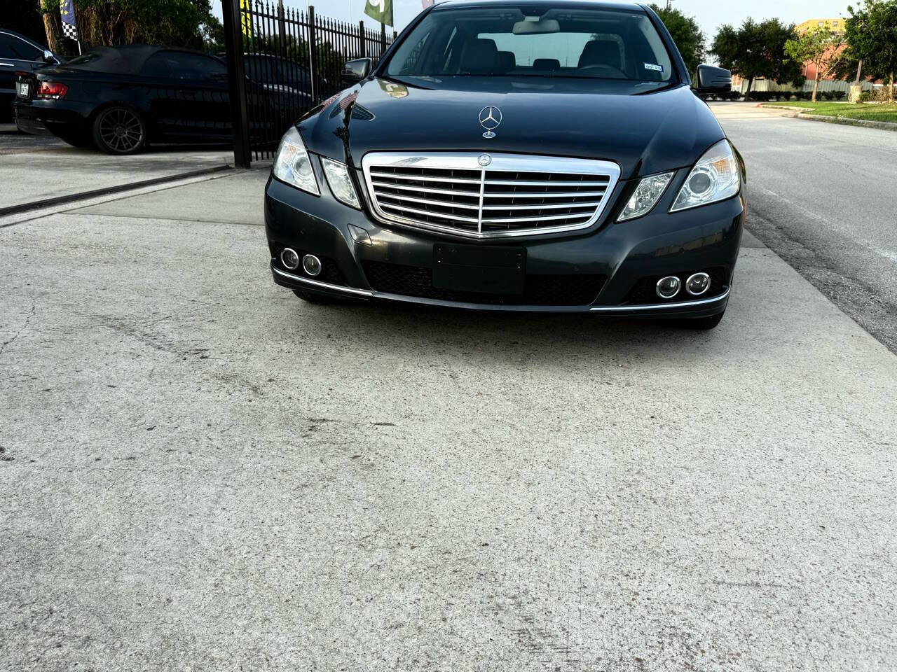 Used 2011 Mercedes-Benz E 350 BlueTEC Sedan image 4