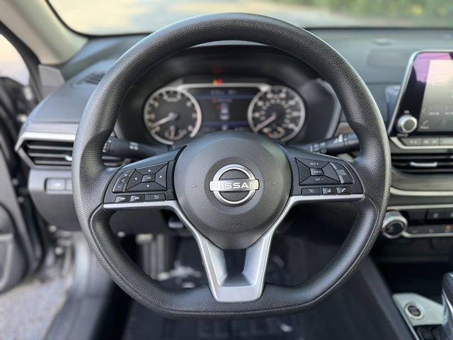 Used 2025 Nissan Altima 2.5 SV FWD image 3