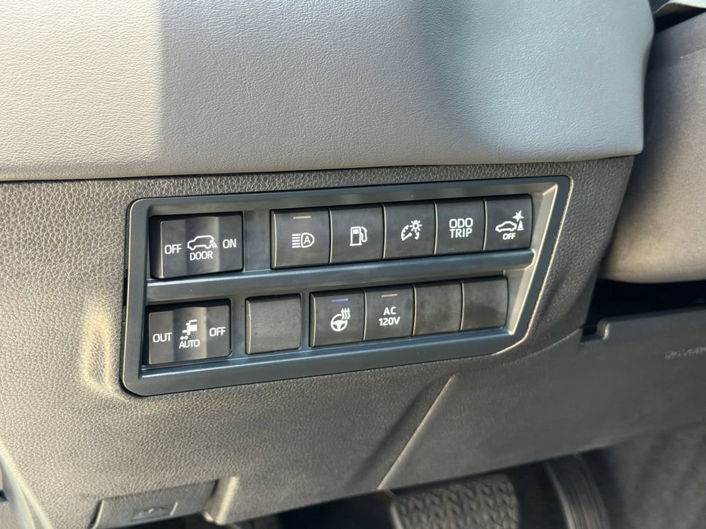 Used 2024 Toyota Sequoia Platinum AWD/4WD image 25