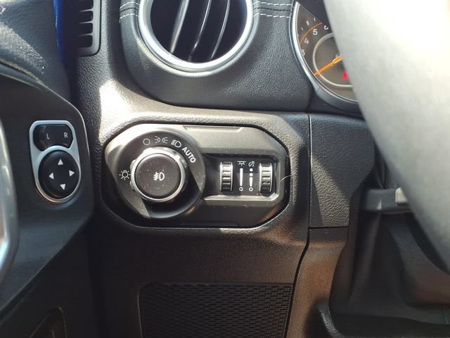 Used 2019 Jeep Wrangler Unlimited Sahara w/ Safety Group AWD/4WD image 13