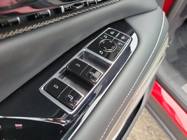 New 2027 Cadillac Optiq Luxury w/ LPO, Floor Liner Package AWD/4WD image 21