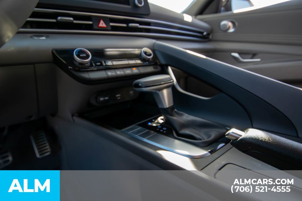 Certified 2025 Hyundai Elantra Sport image 17