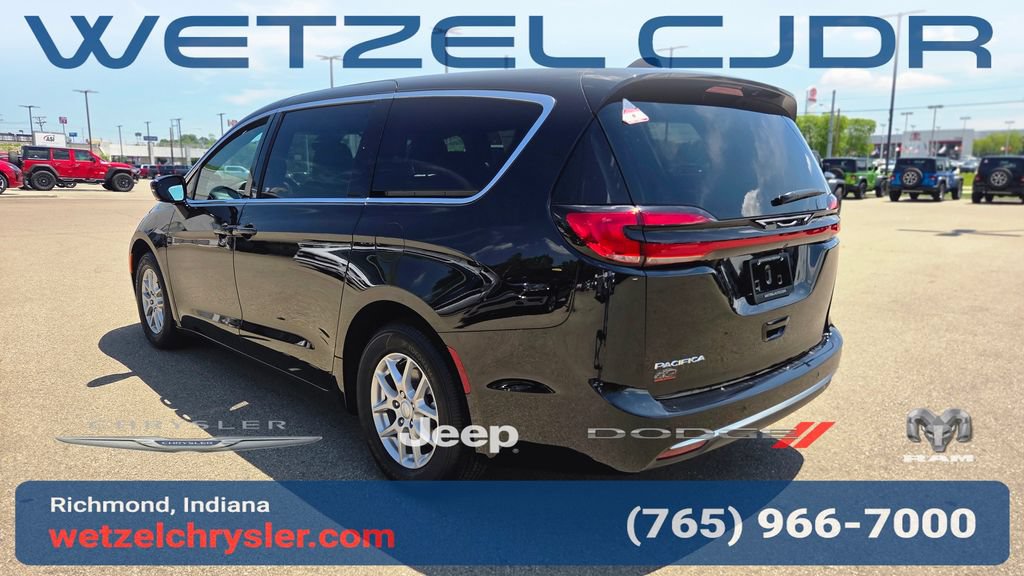 New 2027 Chrysler Pacifica Select FWD image 5