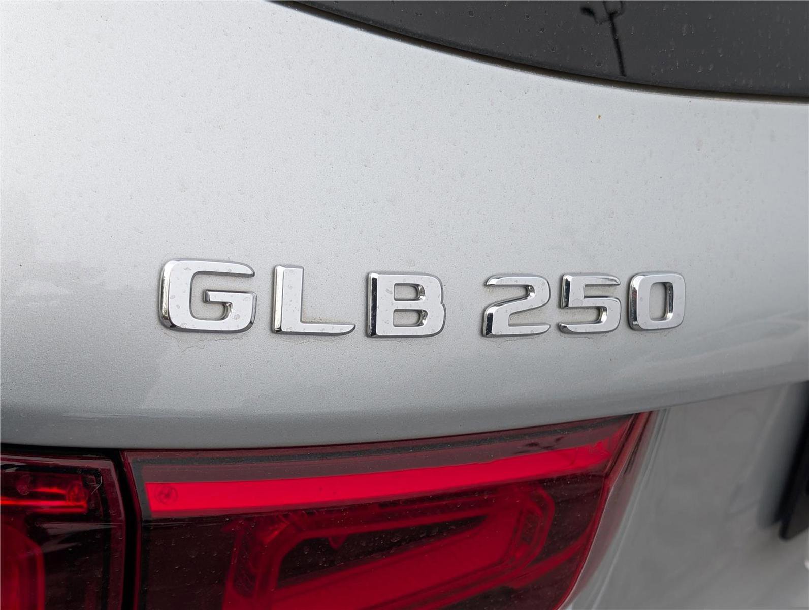 Used 2021 Mercedes-Benz GLB 250 4MATIC image 9