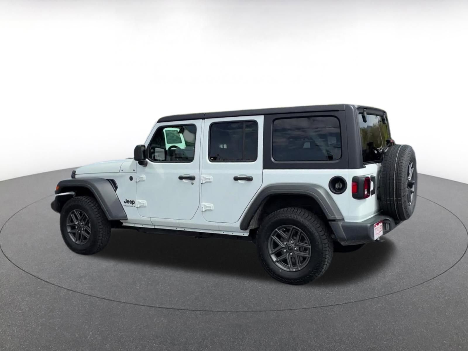Used 2025 Jeep Wrangler Sport S image 10