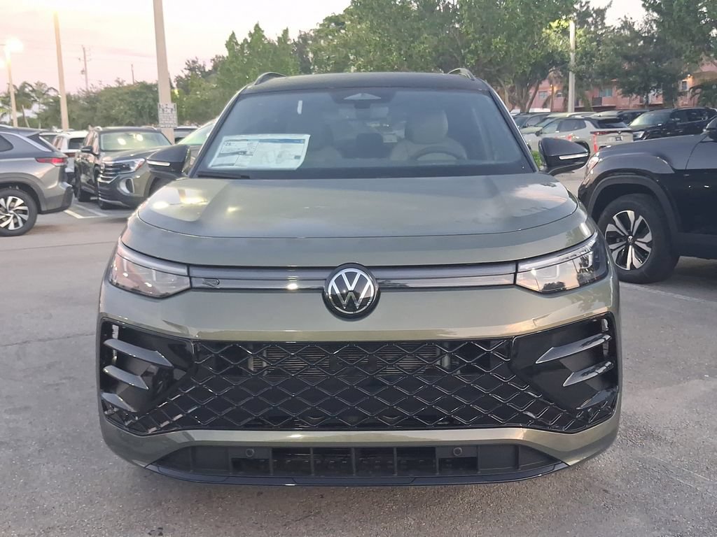 New 2026 Volkswagen Tiguan SE R-Line FWD image 2