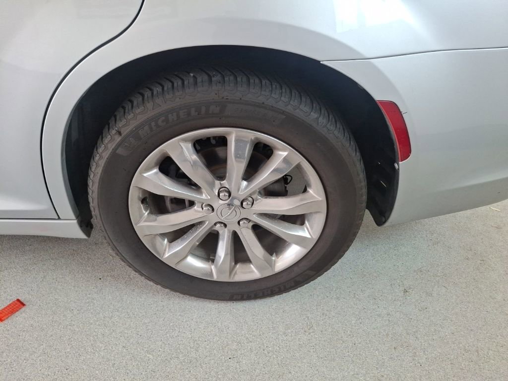 Used 2020 Chrysler 300 Limited image 11