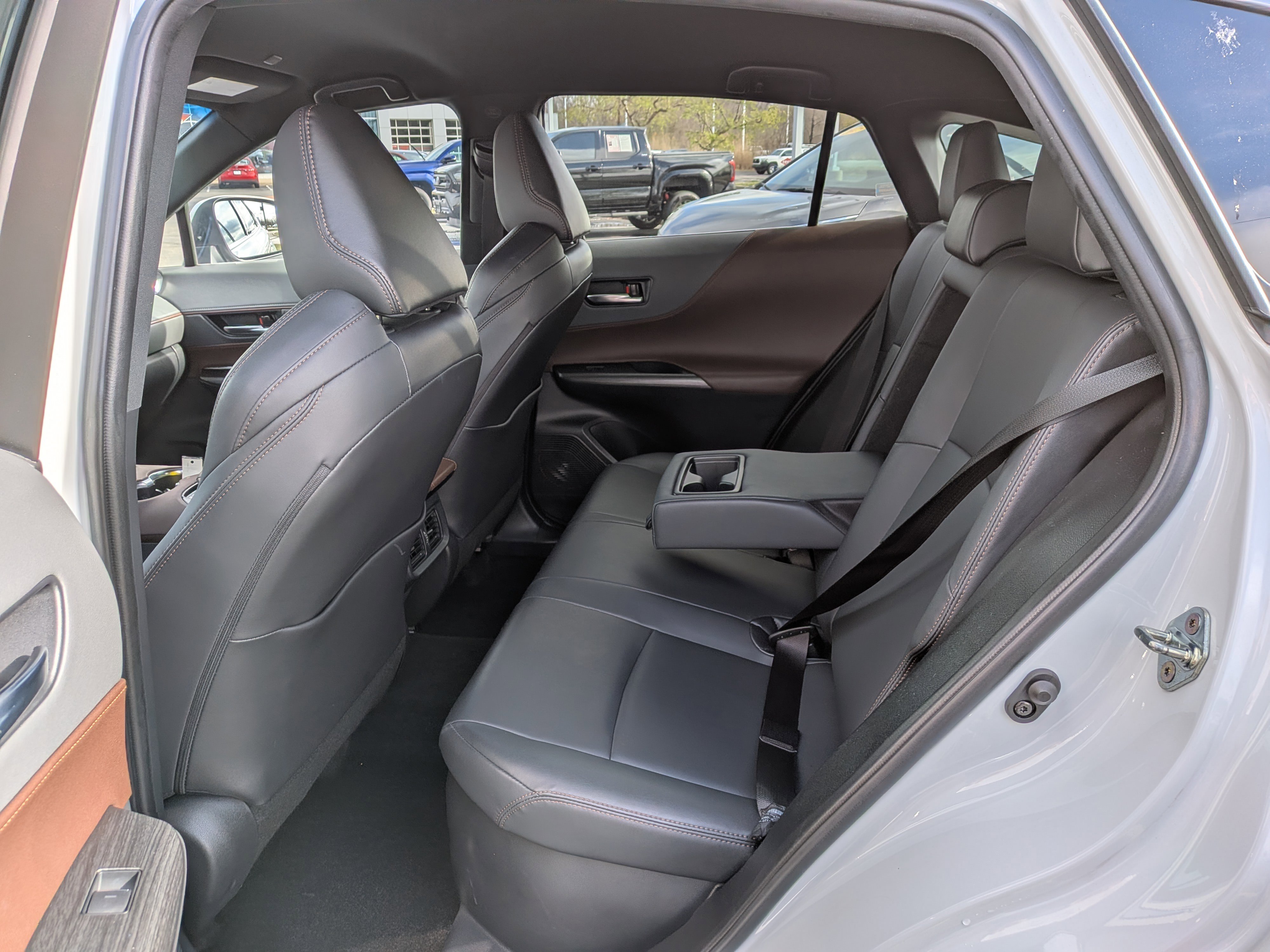 Used 2024 Toyota Venza XLE image 18