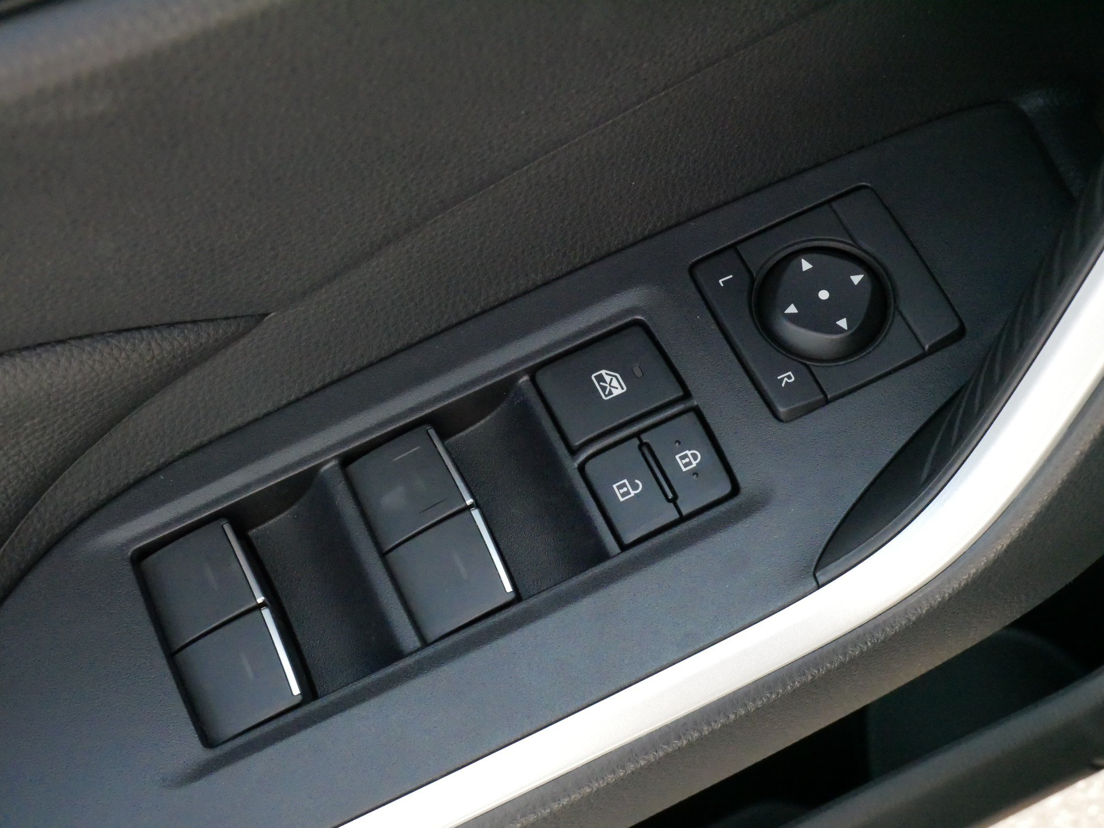 Certified 2025 Toyota RAV4 XLE AWD/4WD image 19