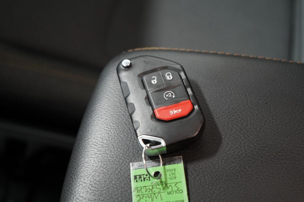 Used 2025 Jeep Wrangler Unlimited Sahara AWD/4WD image 18