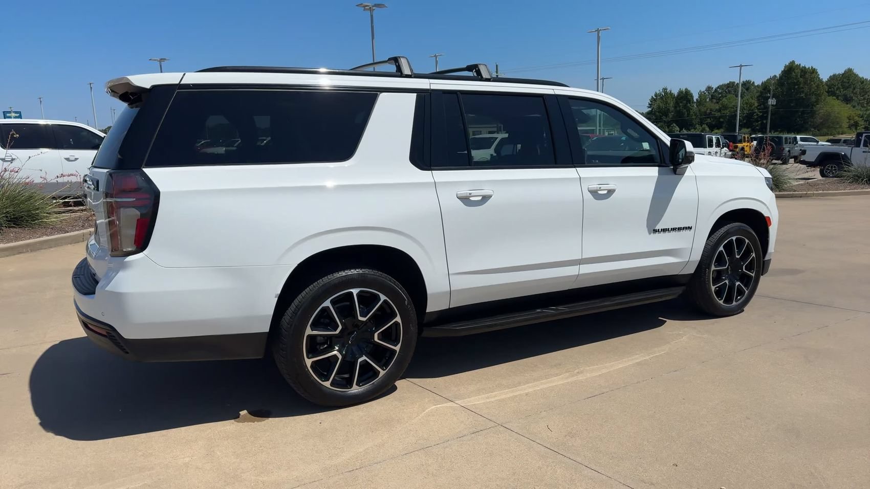 Used 2023 Chevrolet Suburban RST w/ Luxury Package RWD image 9