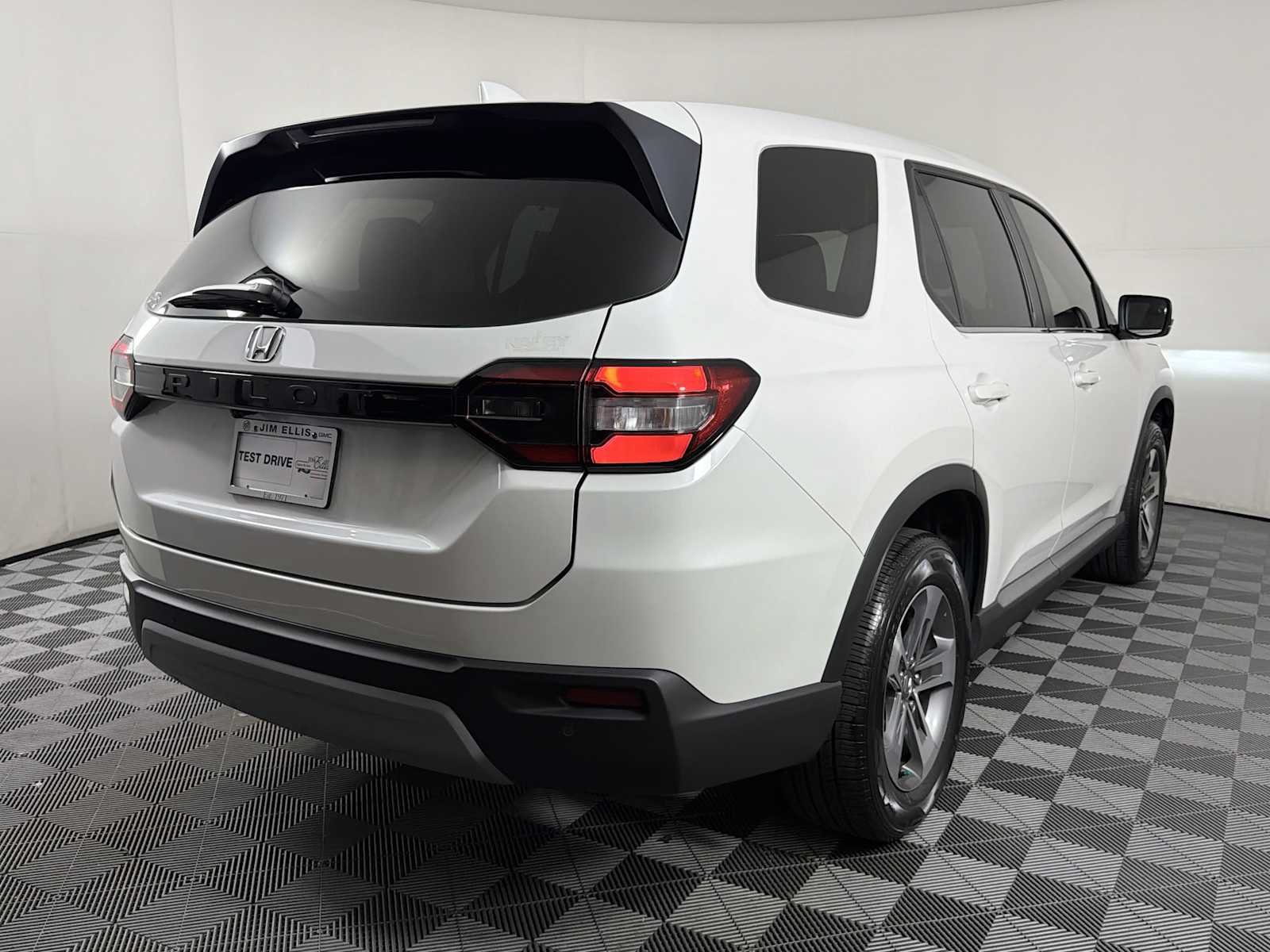 Used 2025 Honda Pilot EX-L image 6