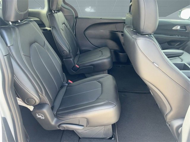 New 2026 Chrysler Pacifica Select w/ S Appearance Package image 28