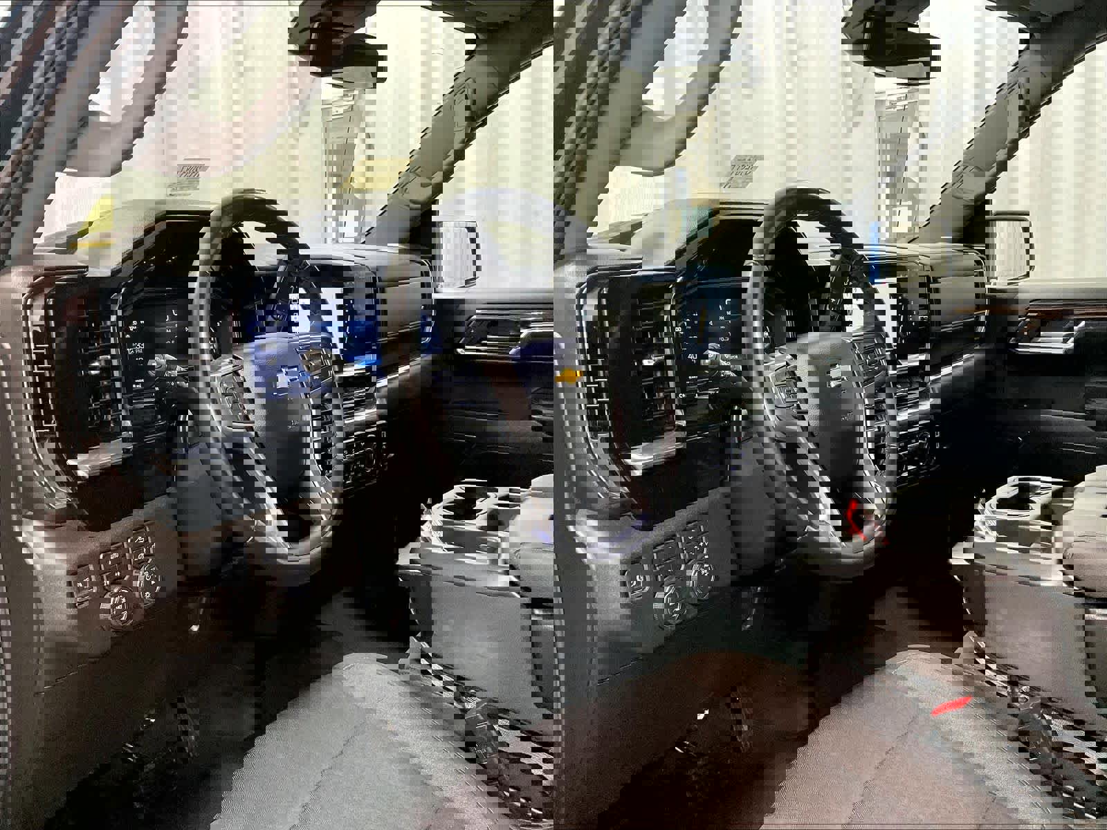 Used 2024 Chevrolet Silverado 1500 LT image 8