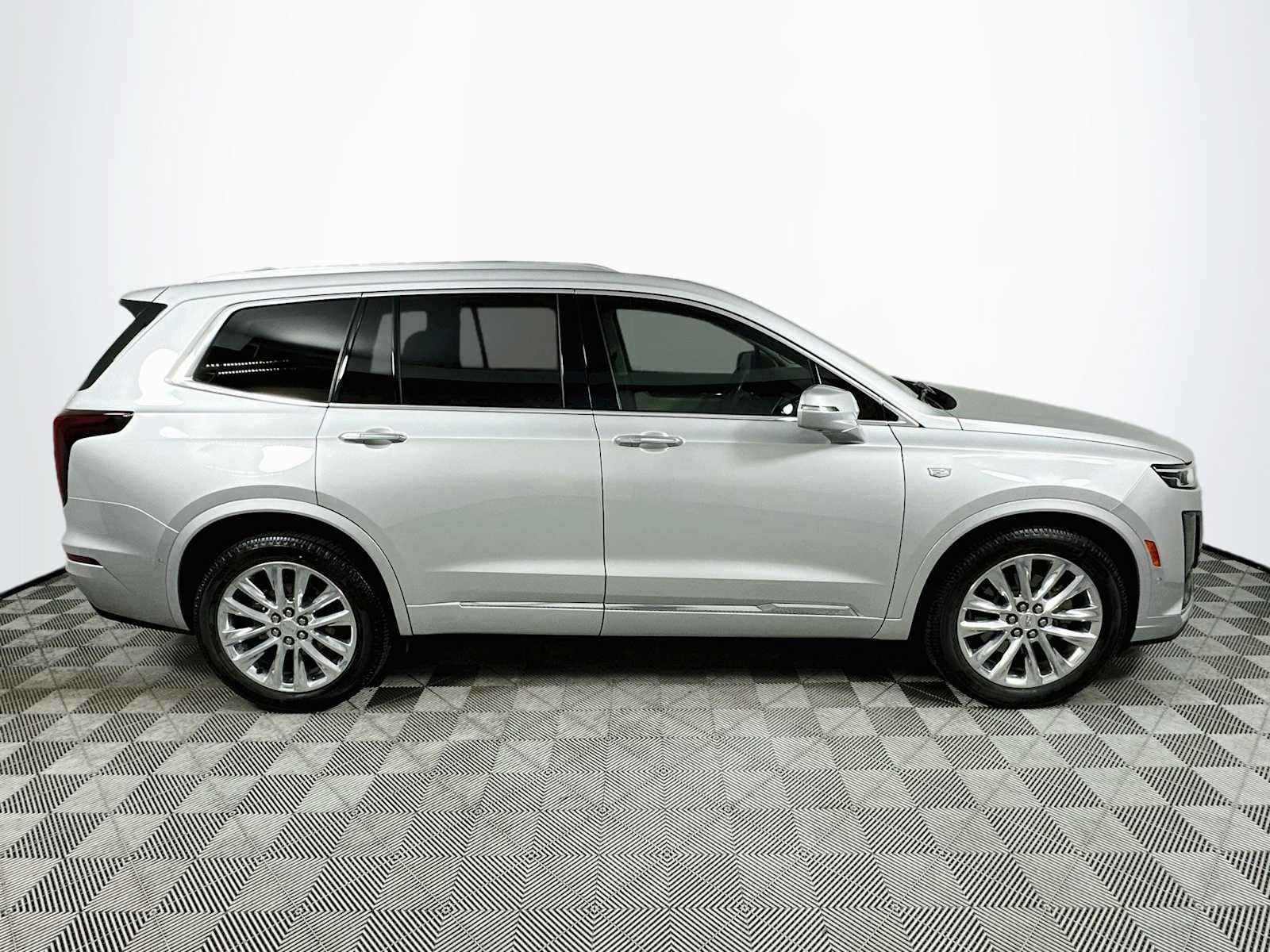 Used 2020 Cadillac XT6 Premium Luxury FWD image 8