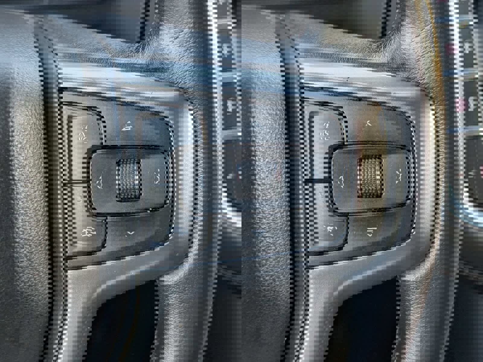 Used 2022 Chevrolet Suburban LT image 24