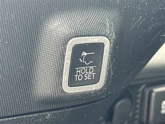 Used 2023 Jeep Grand Cherokee Altitude AWD/4WD image 29
