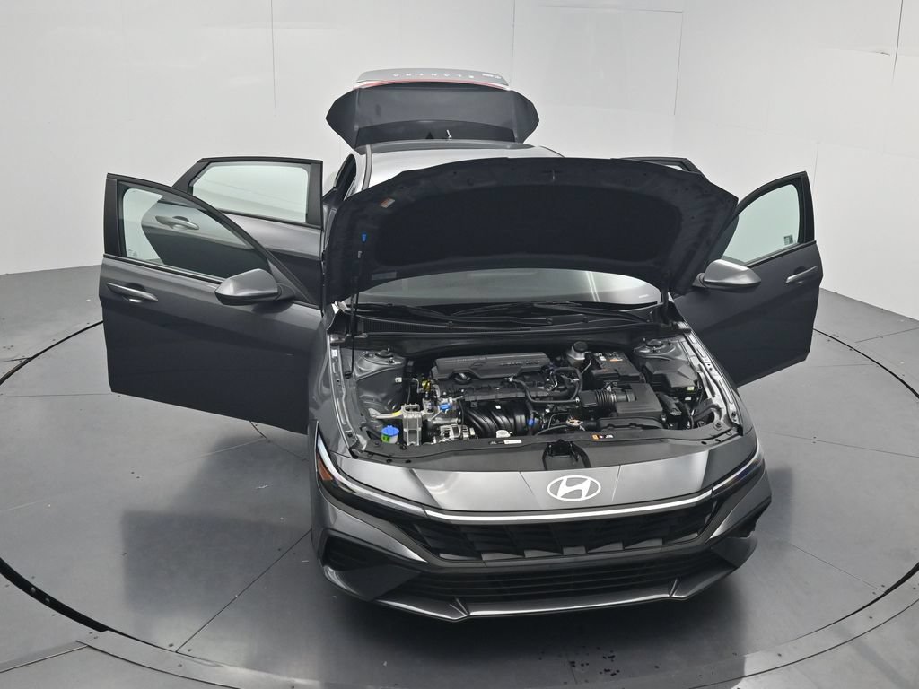 Used 2025 Hyundai Elantra SE FWD image 50