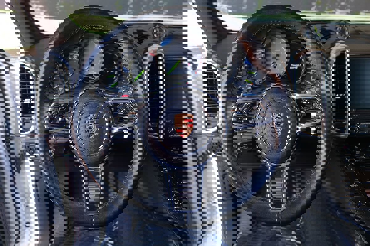 Used 2017 Porsche Cayenne S image 15