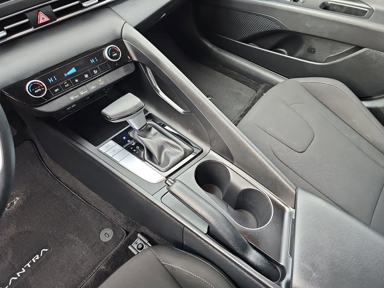 Used 2023 Hyundai Elantra SEL image 28