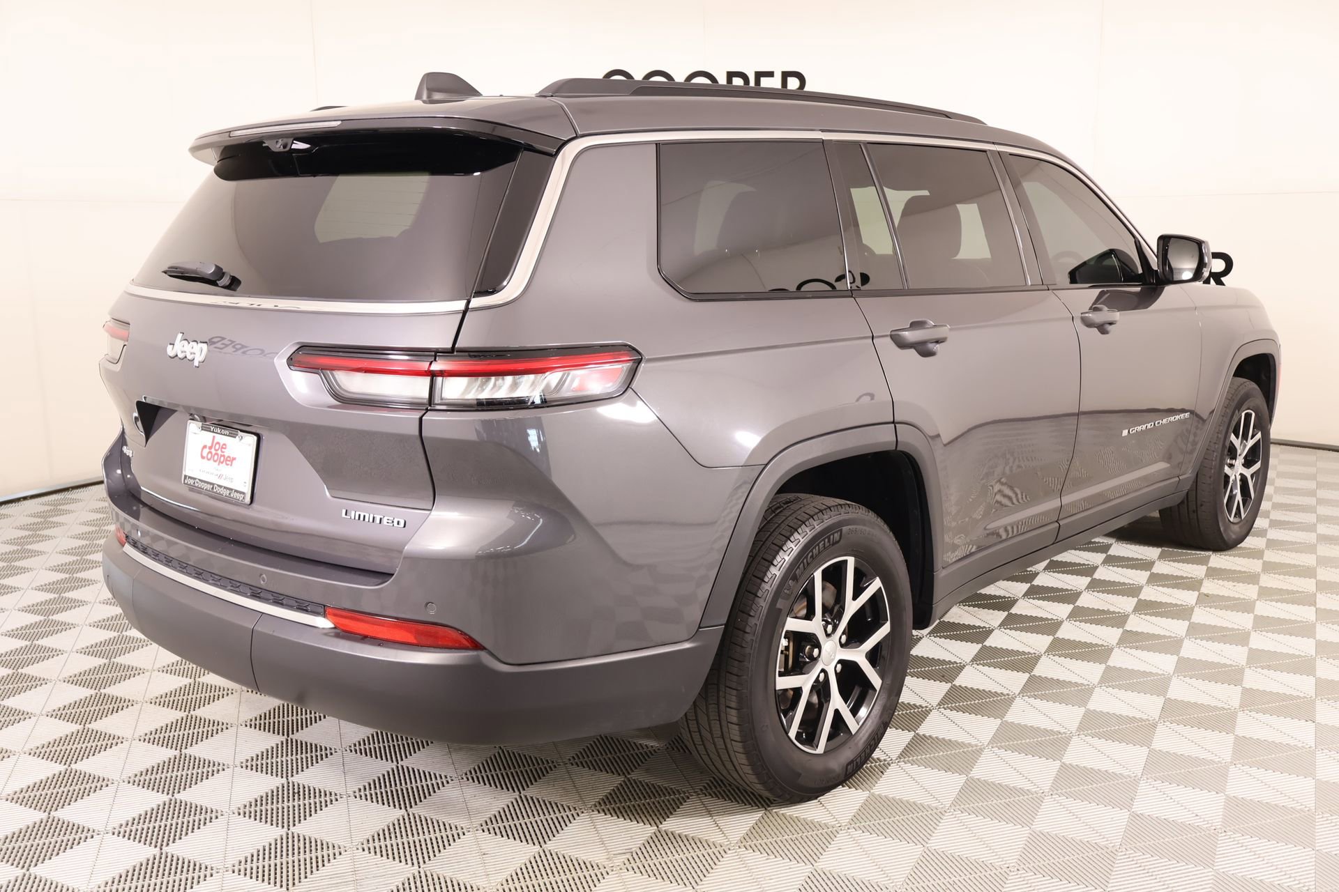 Used 2024 Jeep Grand Cherokee L Limited w/ Luxury Tech Group II AWD/4WD image 24