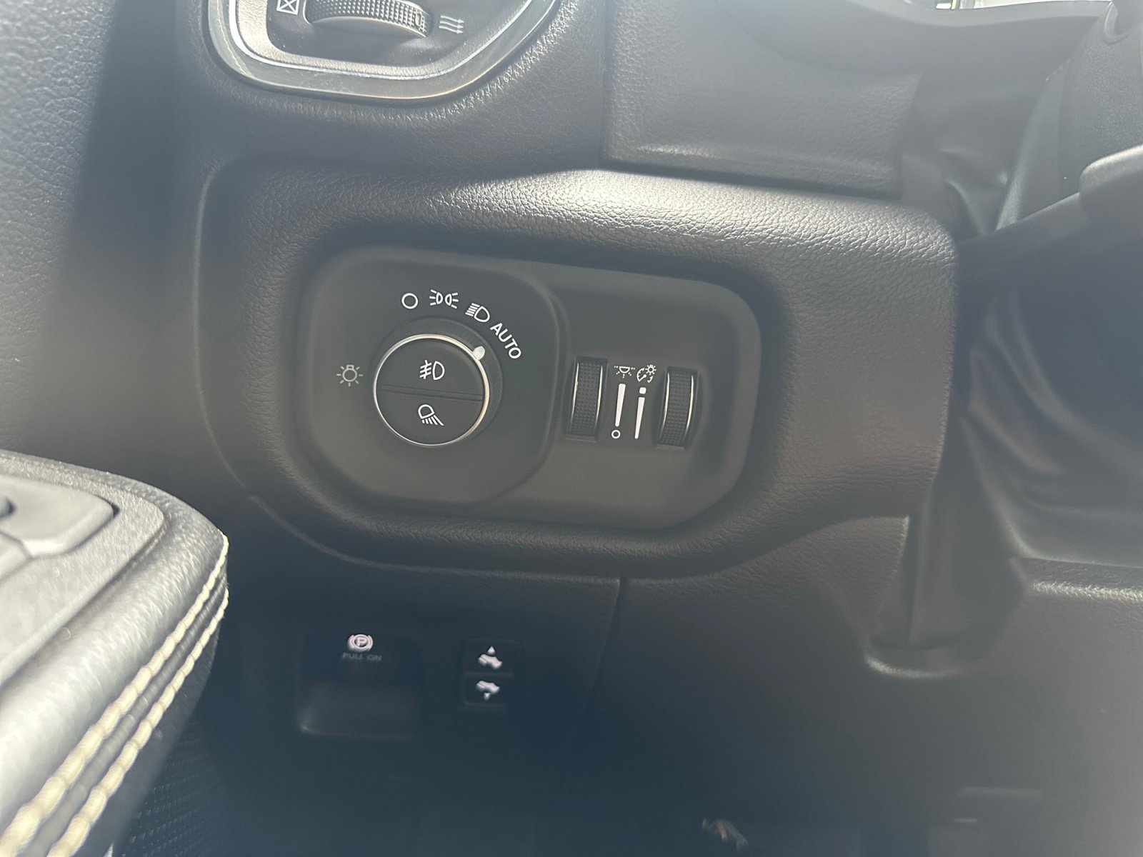 Used 2025 RAM 1500 Laramie image 18