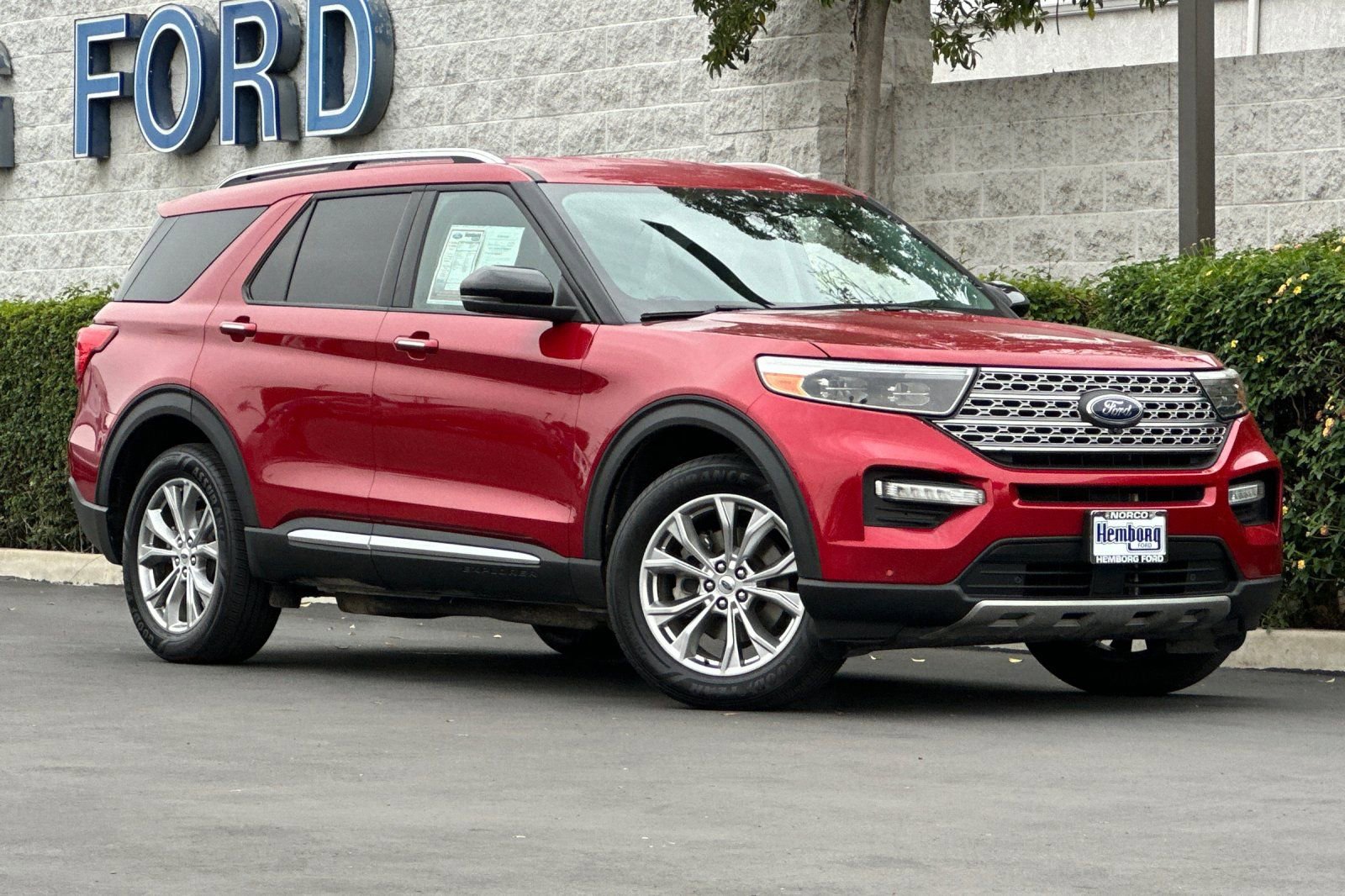 Used 2021 Ford Explorer Limited w/ Equipment Group 301A image 2