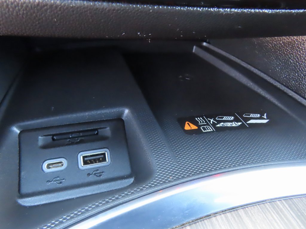 Used 2024 Buick Enclave Avenir w/ Avenir Technology Package image 10