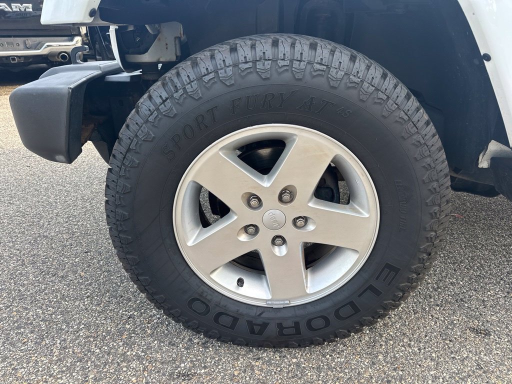 Used 2017 Jeep Wrangler Unlimited Sahara w/ Connectivity Group AWD/4WD image 34