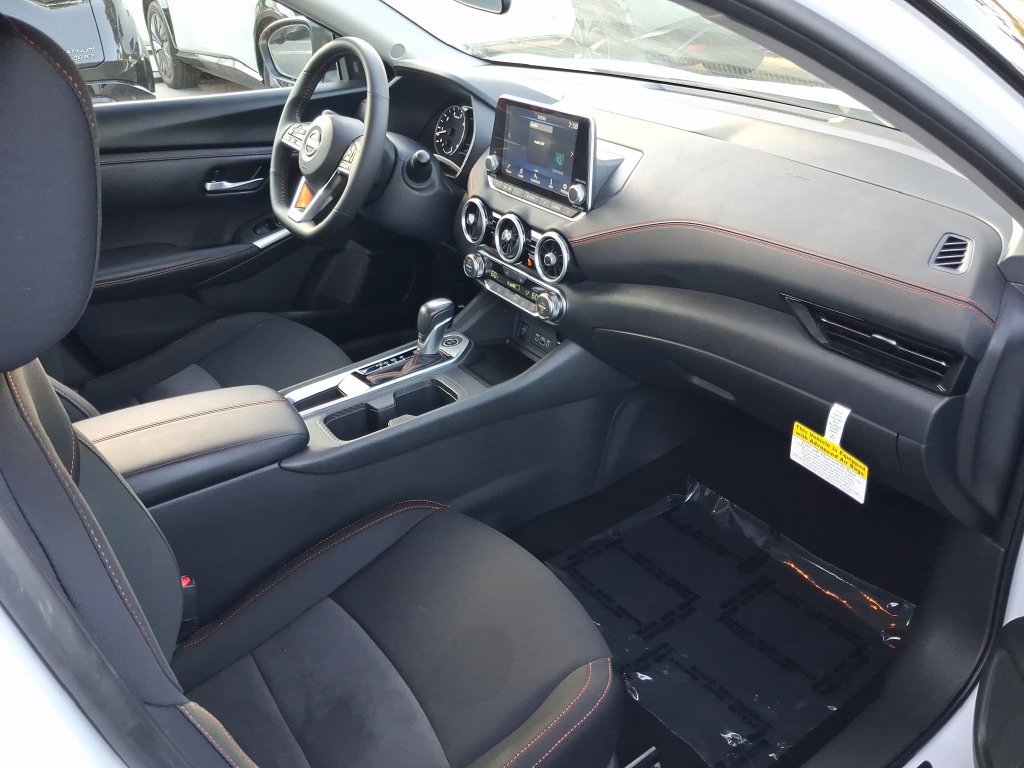 Certified 2025 Nissan Sentra SR FWD image 19