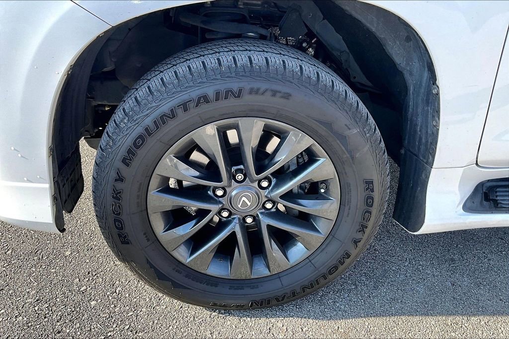 Used 2020 Lexus GX 460 Premium w/ Premium Package image 12