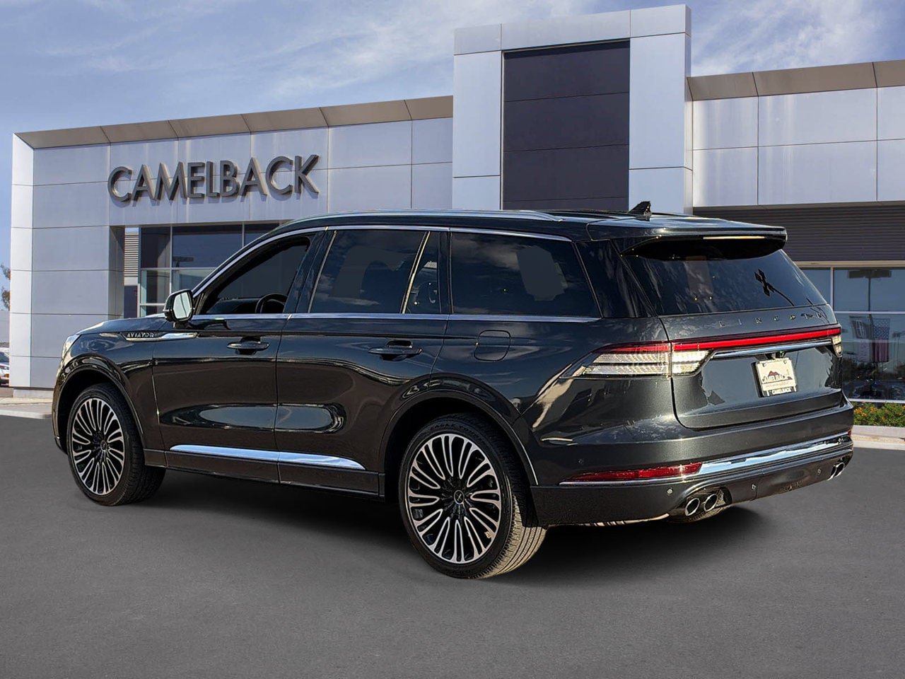 Certified 2023 Lincoln Aviator Black Label w/ Class IV Trailer Tow Package AWD/4WD image 4
