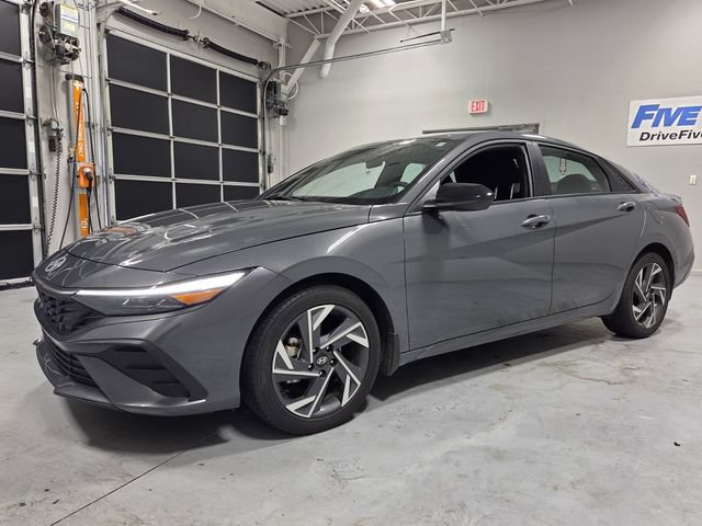 Certified 2025 Hyundai Elantra Sport FWD image 3