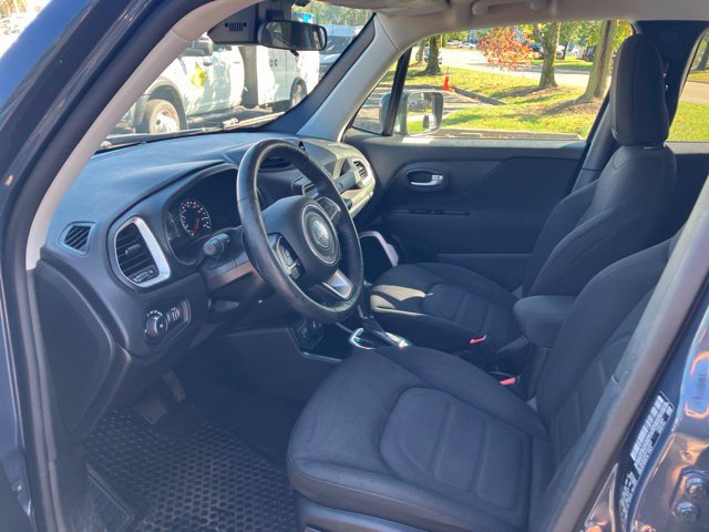 Used 2020 Jeep Renegade Latitude w/ Cold Weather Group AWD/4WD image 10