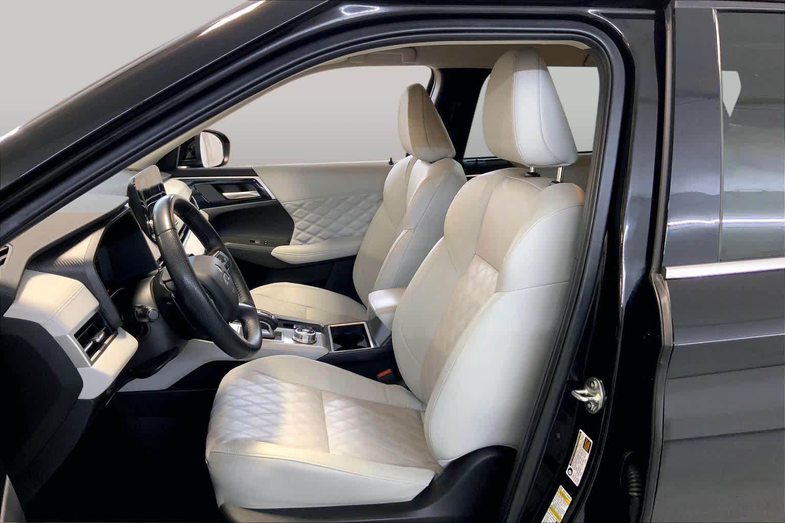 Used 2023 Mitsubishi Outlander SEL AWD/4WD image 7