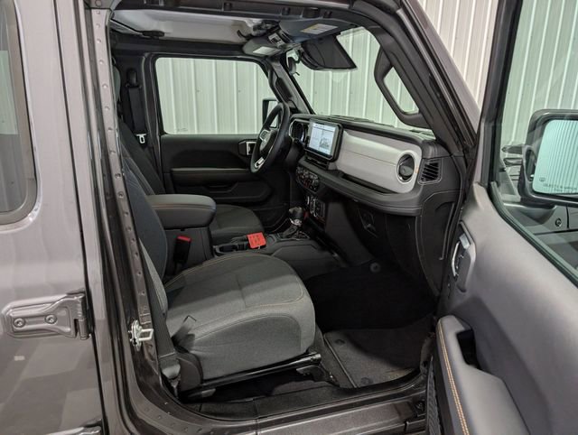 Used 2025 Jeep Wrangler Unlimited Sahara AWD/4WD image 26