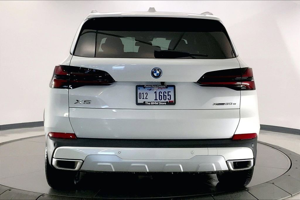 New 2026 BMW X5 xDrive50e w/ Climate Comfort Package image 3