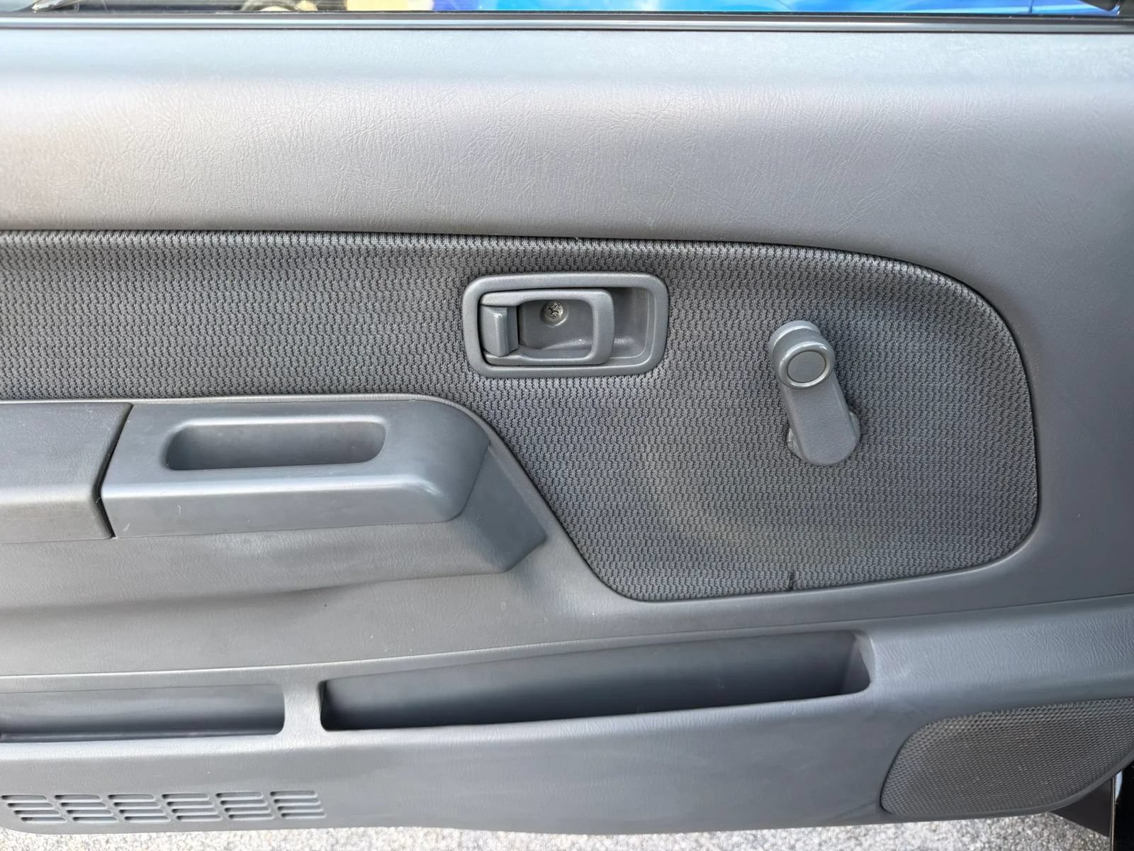 Used 2003 Nissan Frontier XE AWD/4WD image 9