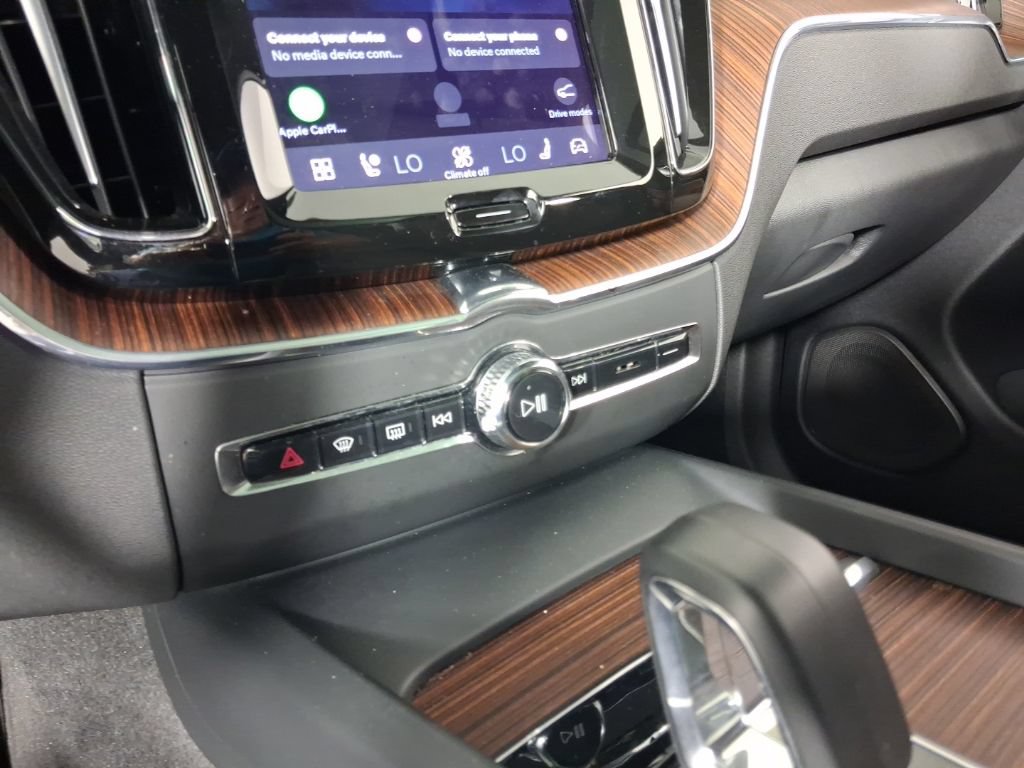 Certified 2023 Volvo XC60 B5 Plus w/ Climate Package AWD/4WD image 24