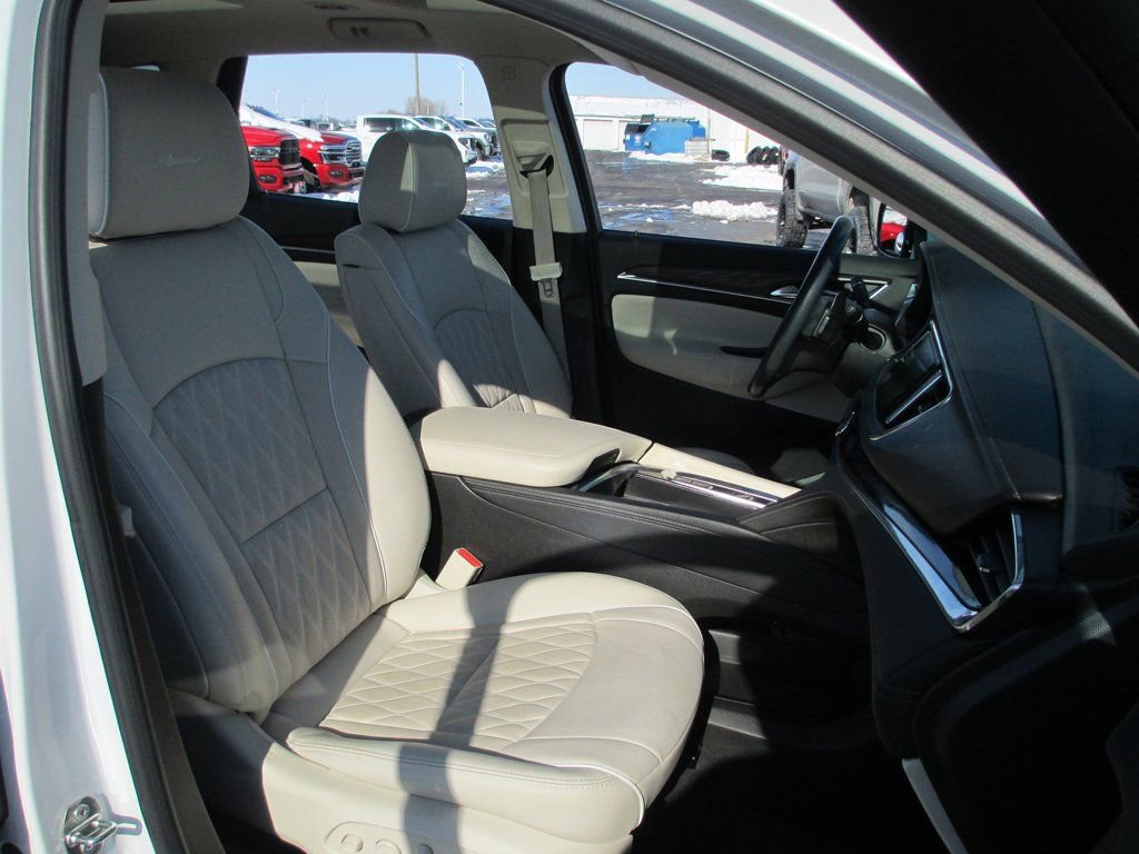 Used 2023 Buick Enclave Avenir image 21
