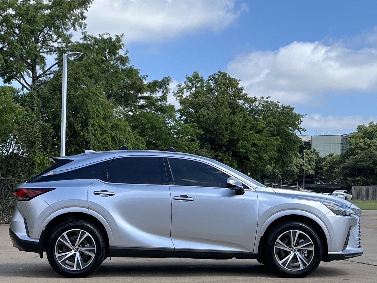 Used 2025 Lexus RX 350 Premium w/ Accessory Package (Z1) FWD image 3