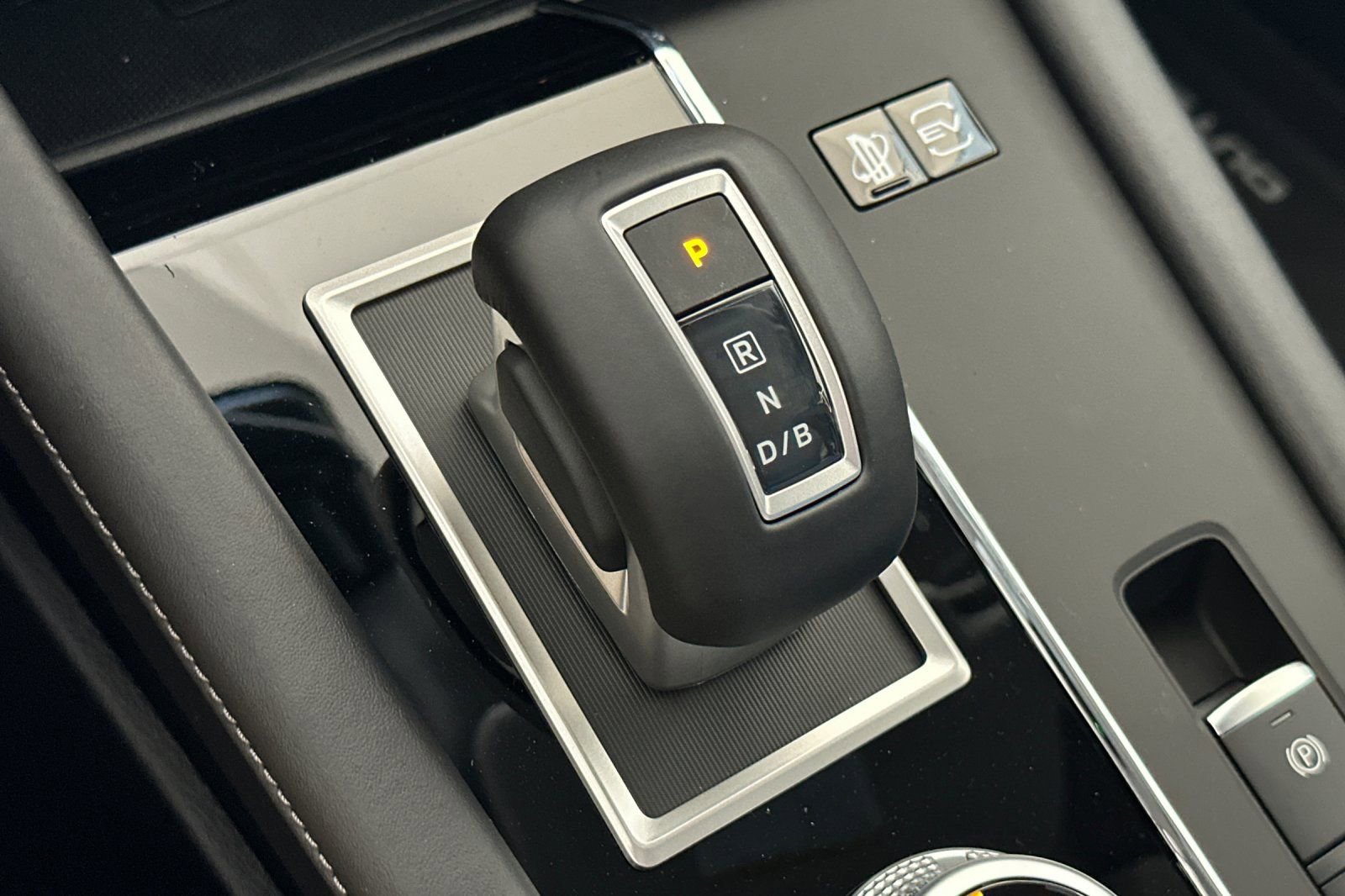 New 2025 Mitsubishi Outlander SE image 21